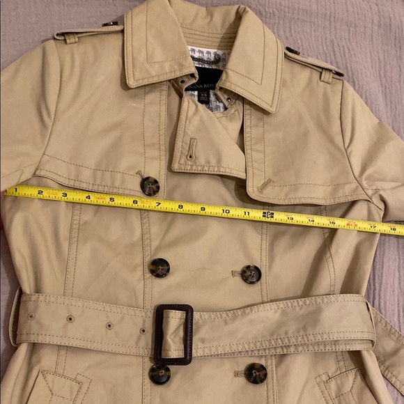 Banana Republic Classic Tan Trench Coat. Size XS Petite. New . MRSP $228 - Picture 6 of 8